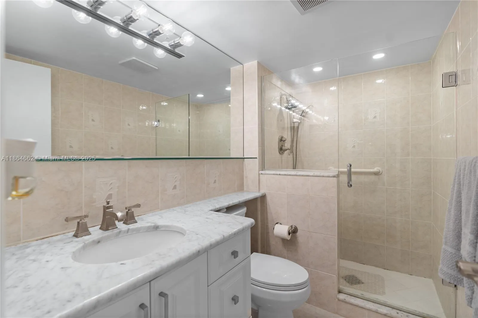 20301 W Country Club Dr, #829