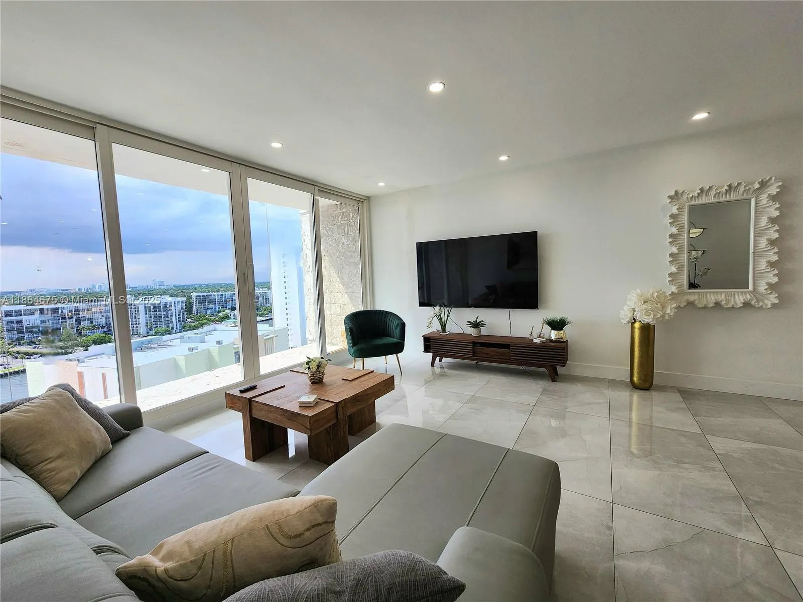 3505 S Ocean Dr, #1502