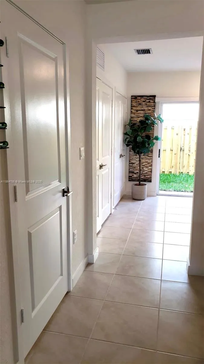460 NE 5th Ter, #460