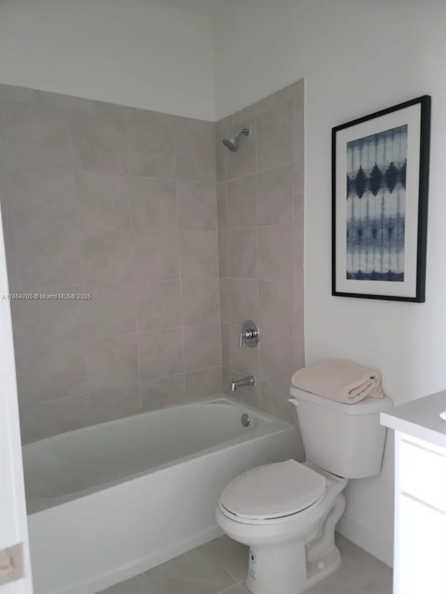 460 NE 5th Ter, #460