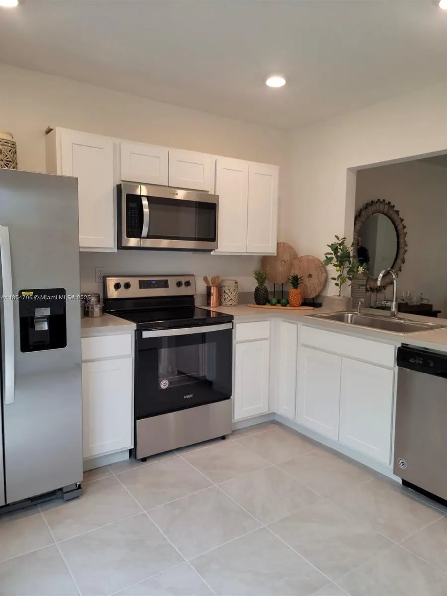 460 NE 5th Ter, #460