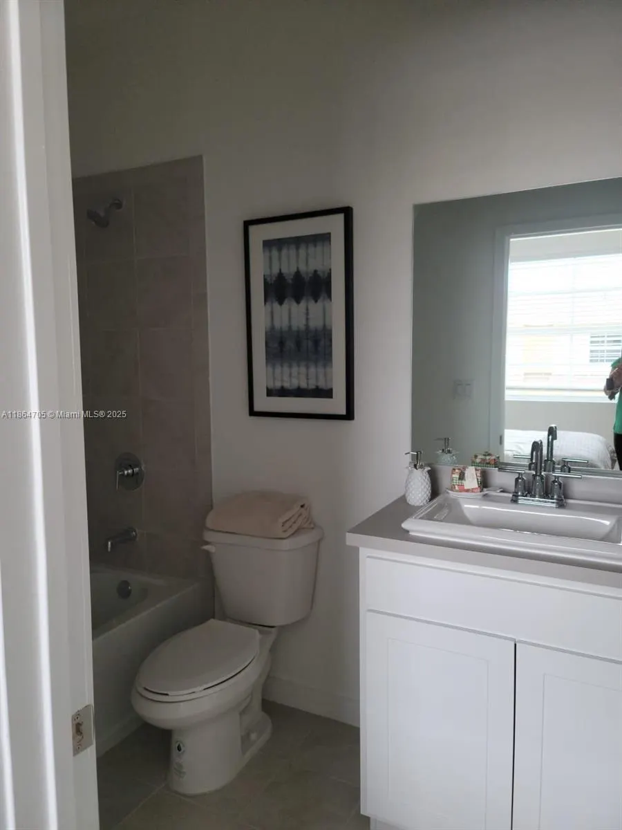 460 NE 5th Ter, #460