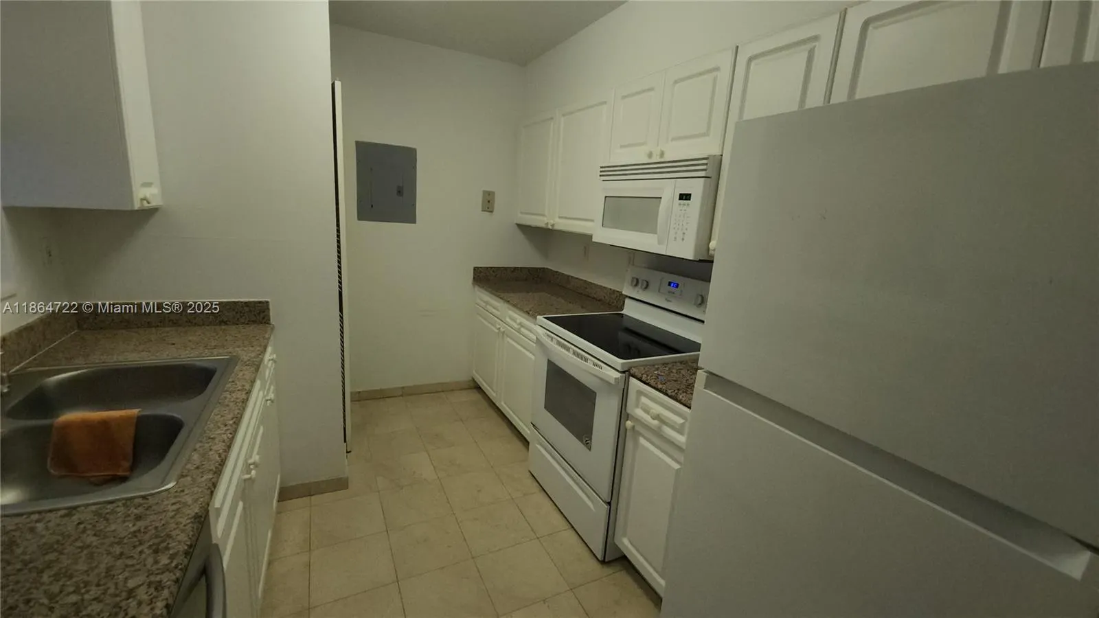 5900 Collins Ave, #906