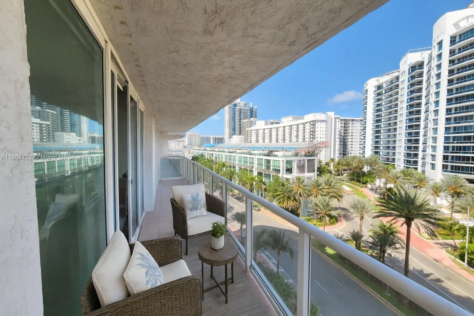5900 Collins Ave, #906