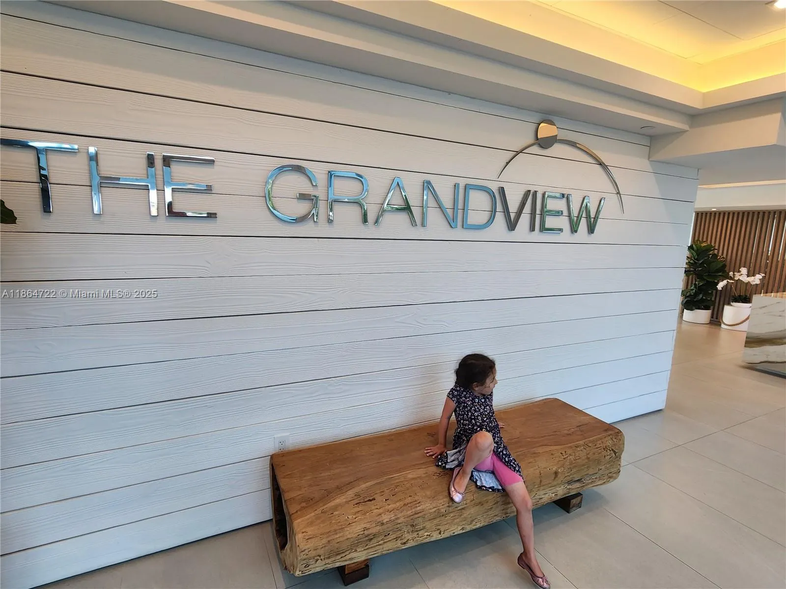 5900 Collins Ave, #906