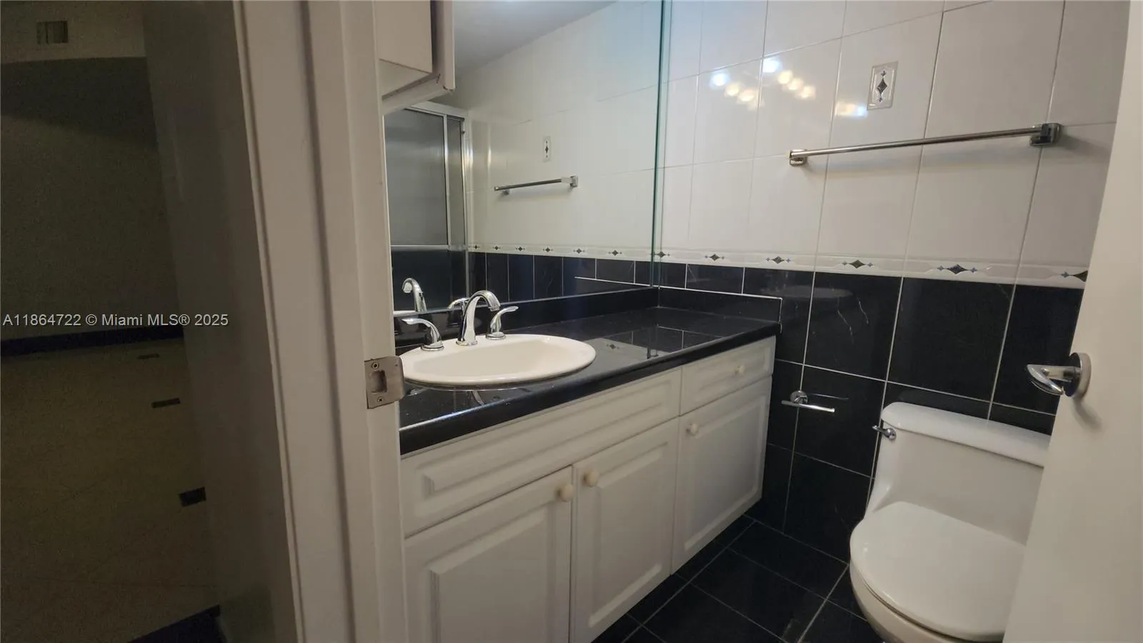 5900 Collins Ave, #906