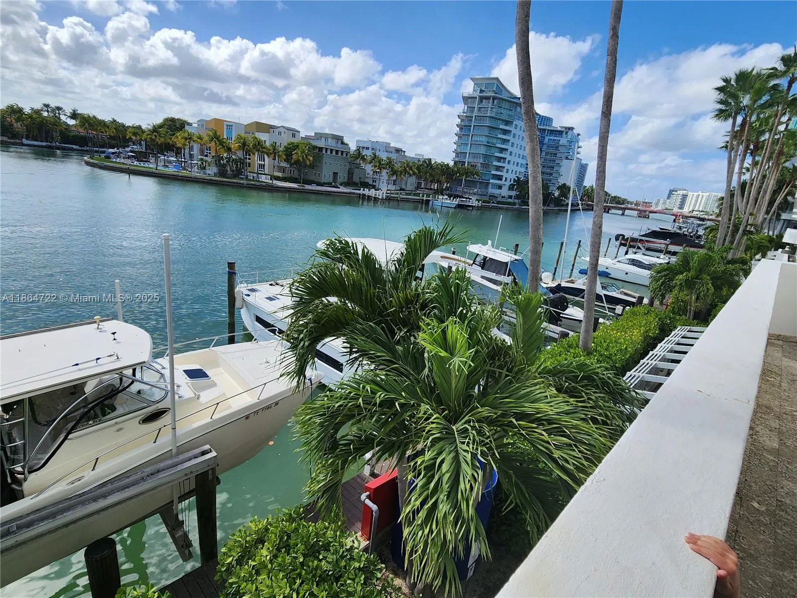 5900 Collins Ave, #906