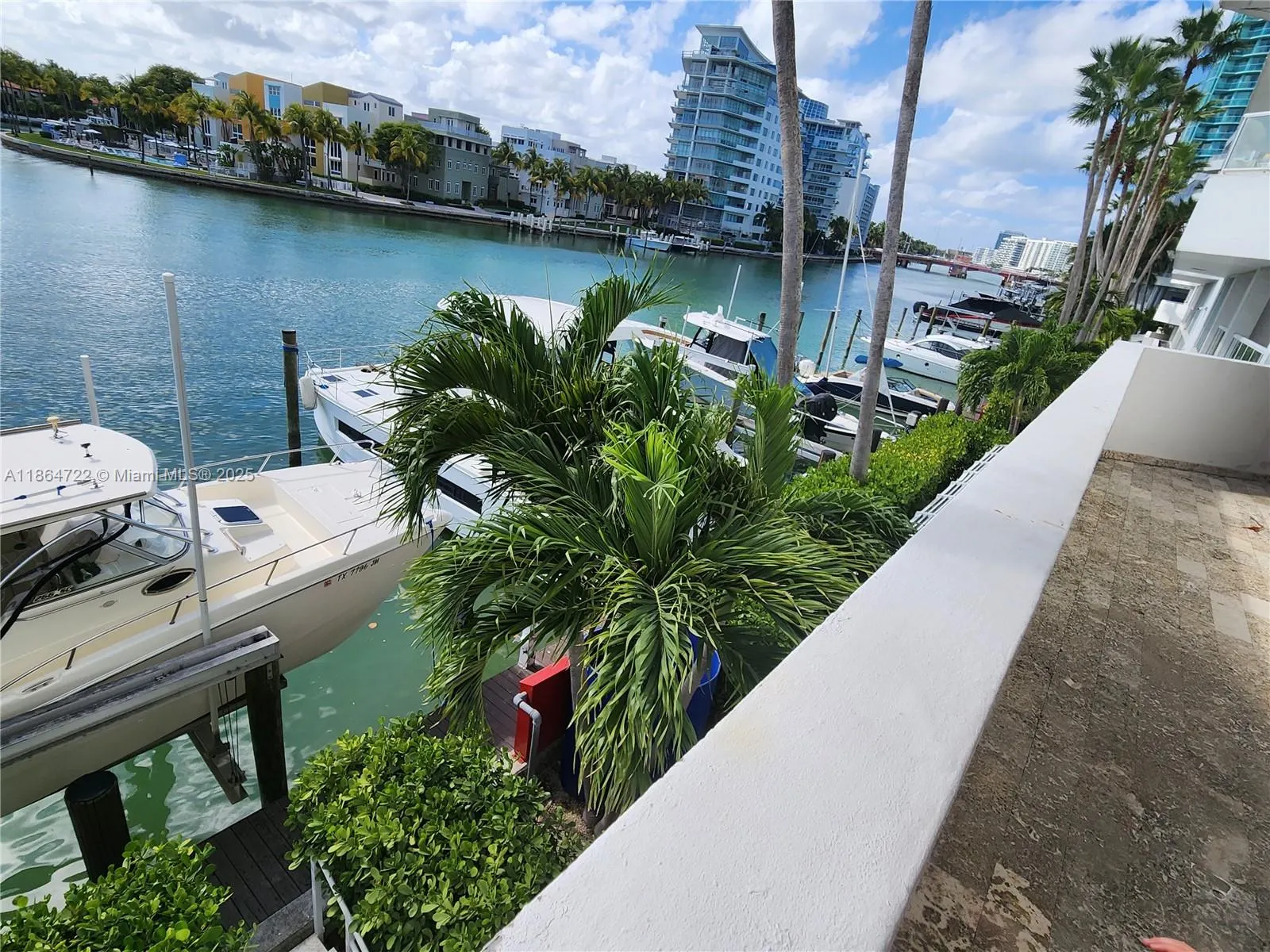 5900 Collins Ave, #906