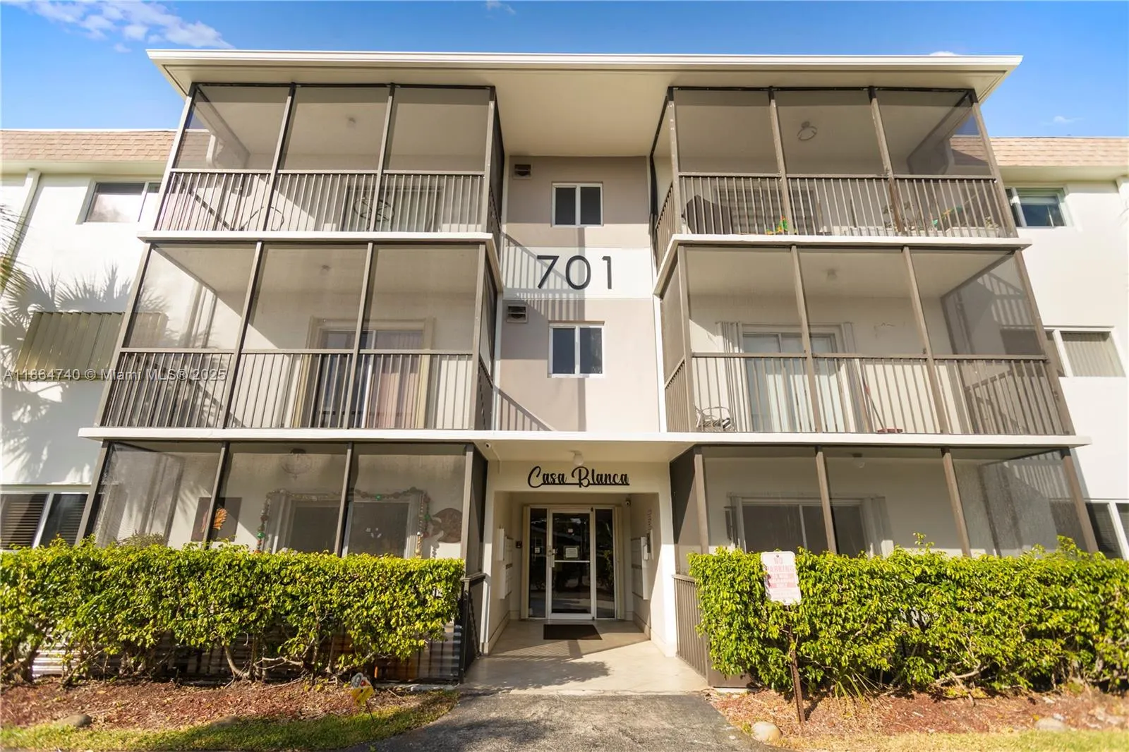 701 NE 1st Ct, #209