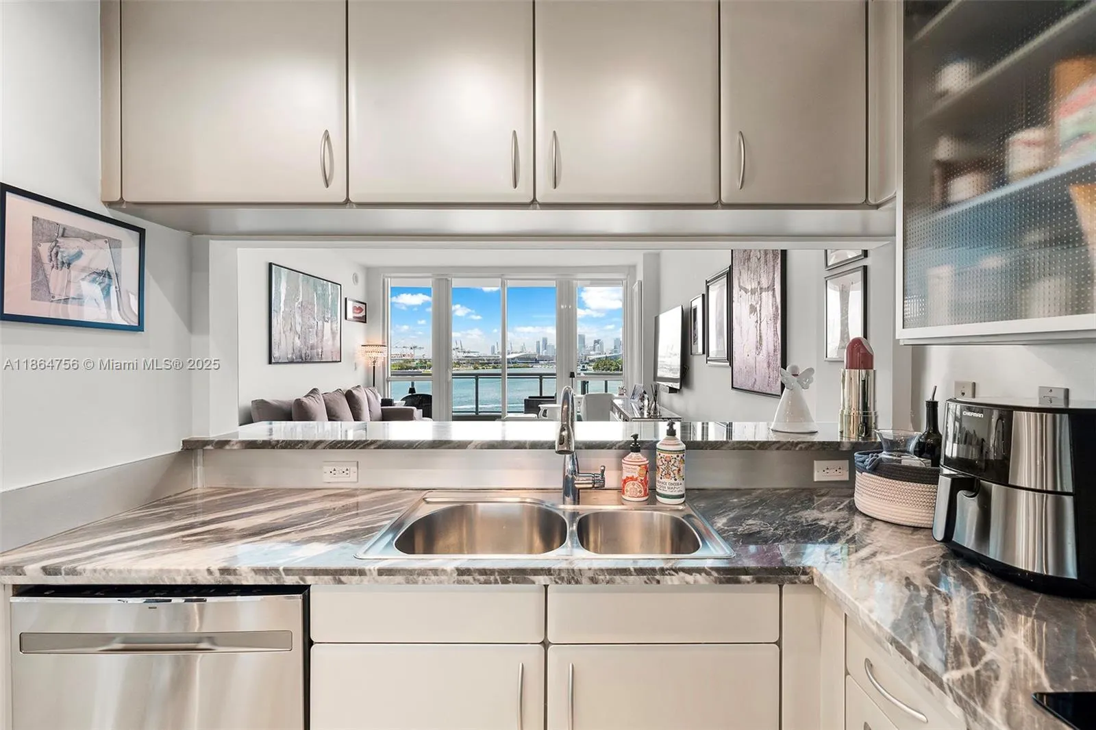 540 West Ave, #712