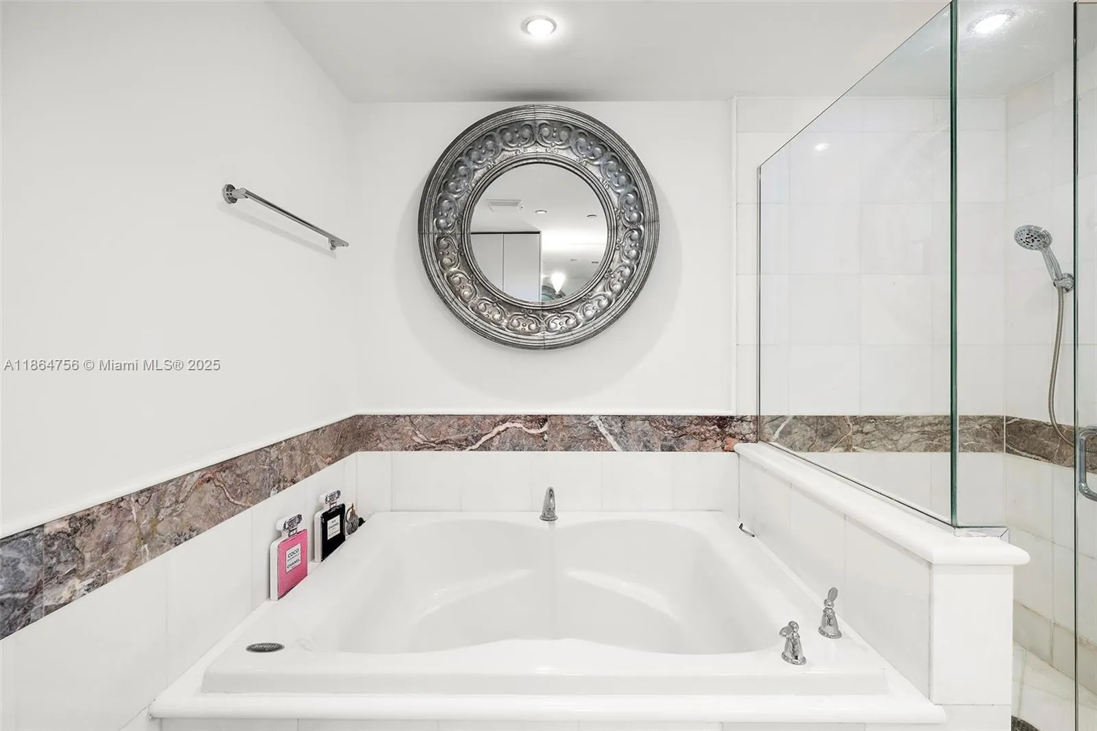 540 West Ave, #712