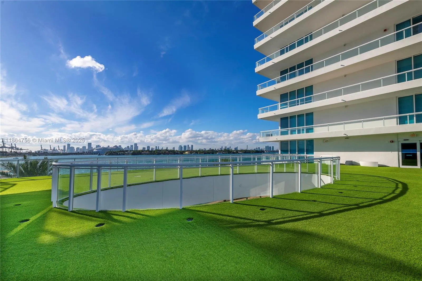 540 West Ave, #712