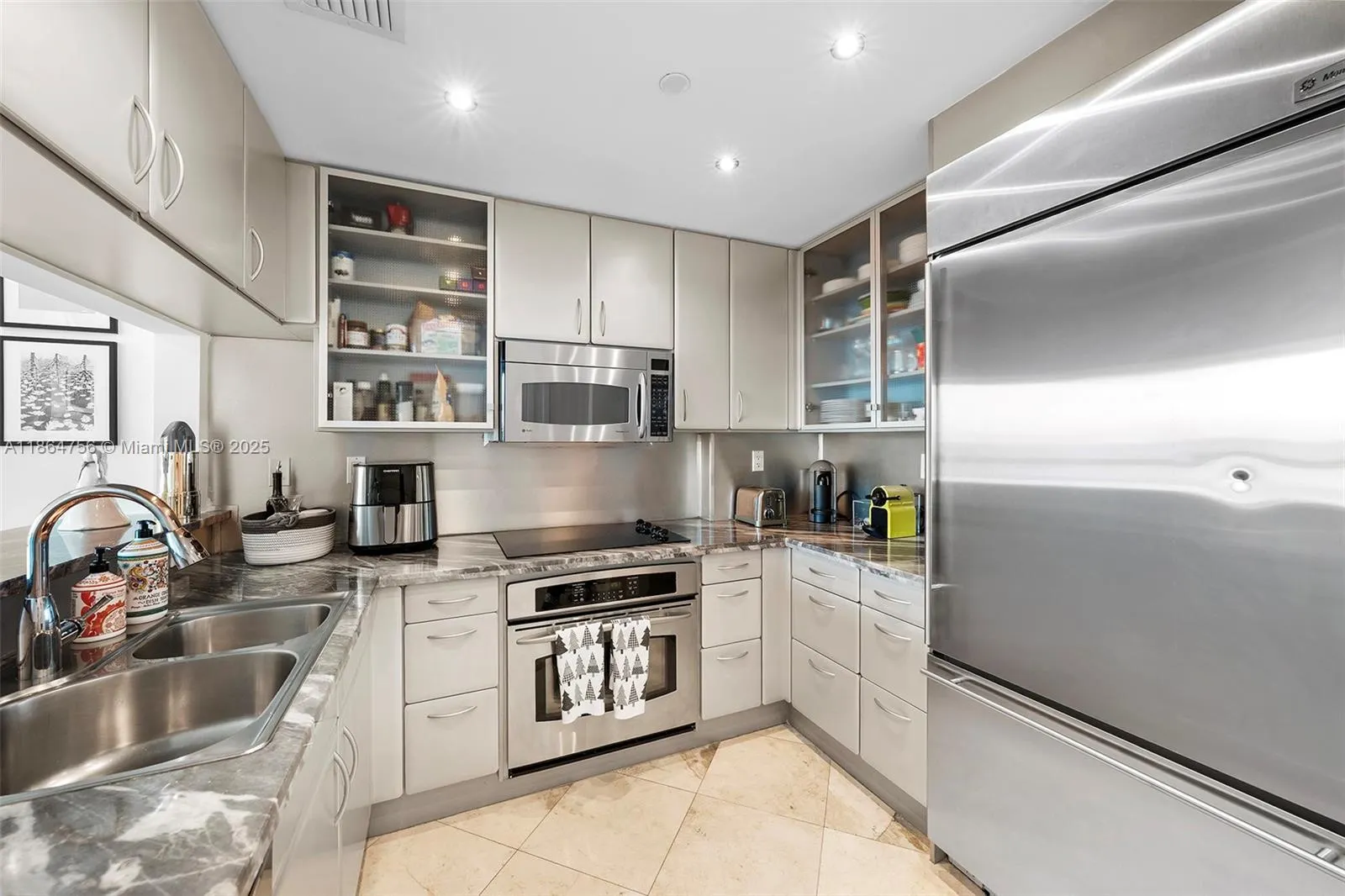 540 West Ave, #712