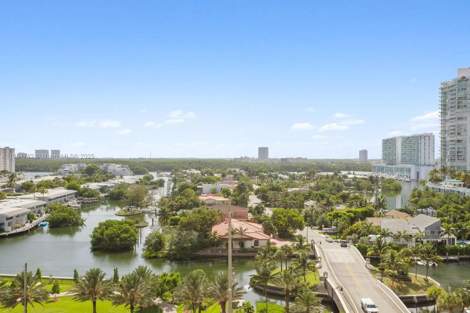 16275 Collins Ave, #904