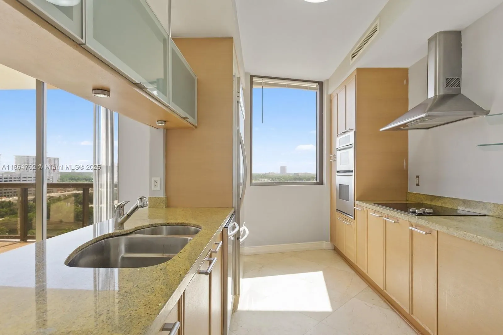 16275 Collins Ave, #904