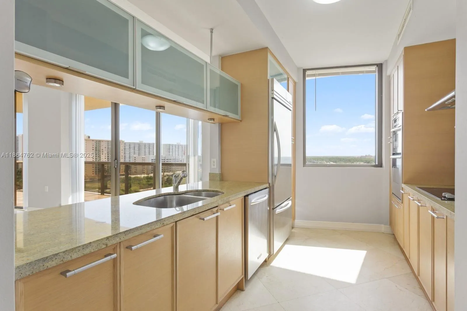 16275 Collins Ave, #904