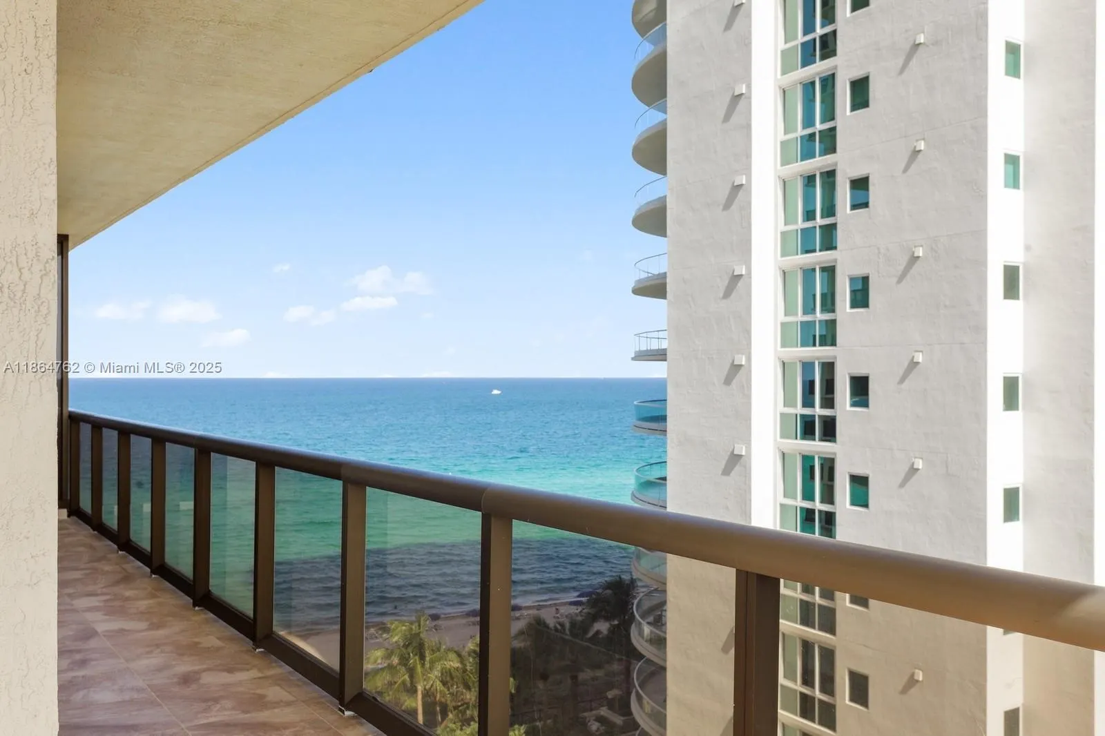 16275 Collins Ave, #904