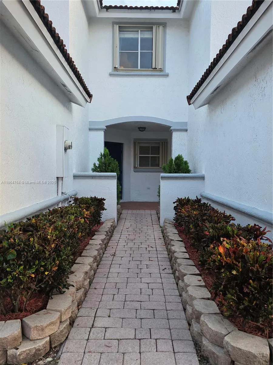 11444 NW 48th Ter