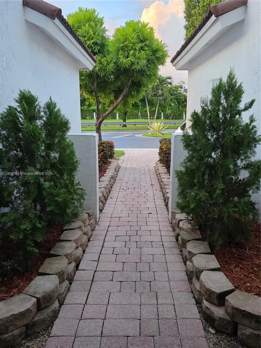 11444 NW 48th Ter