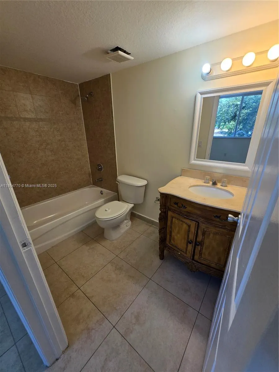 2647 NW 25th Ave, #202