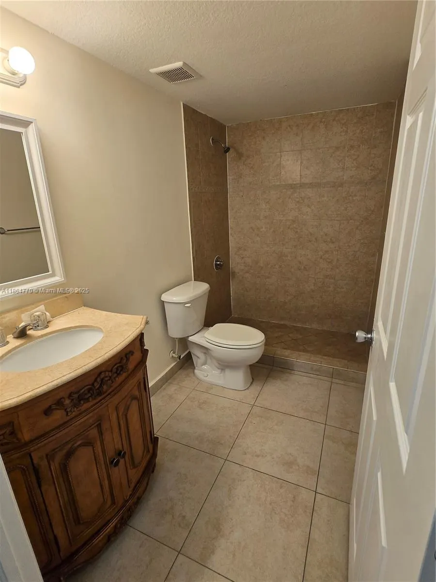 2647 NW 25th Ave, #202