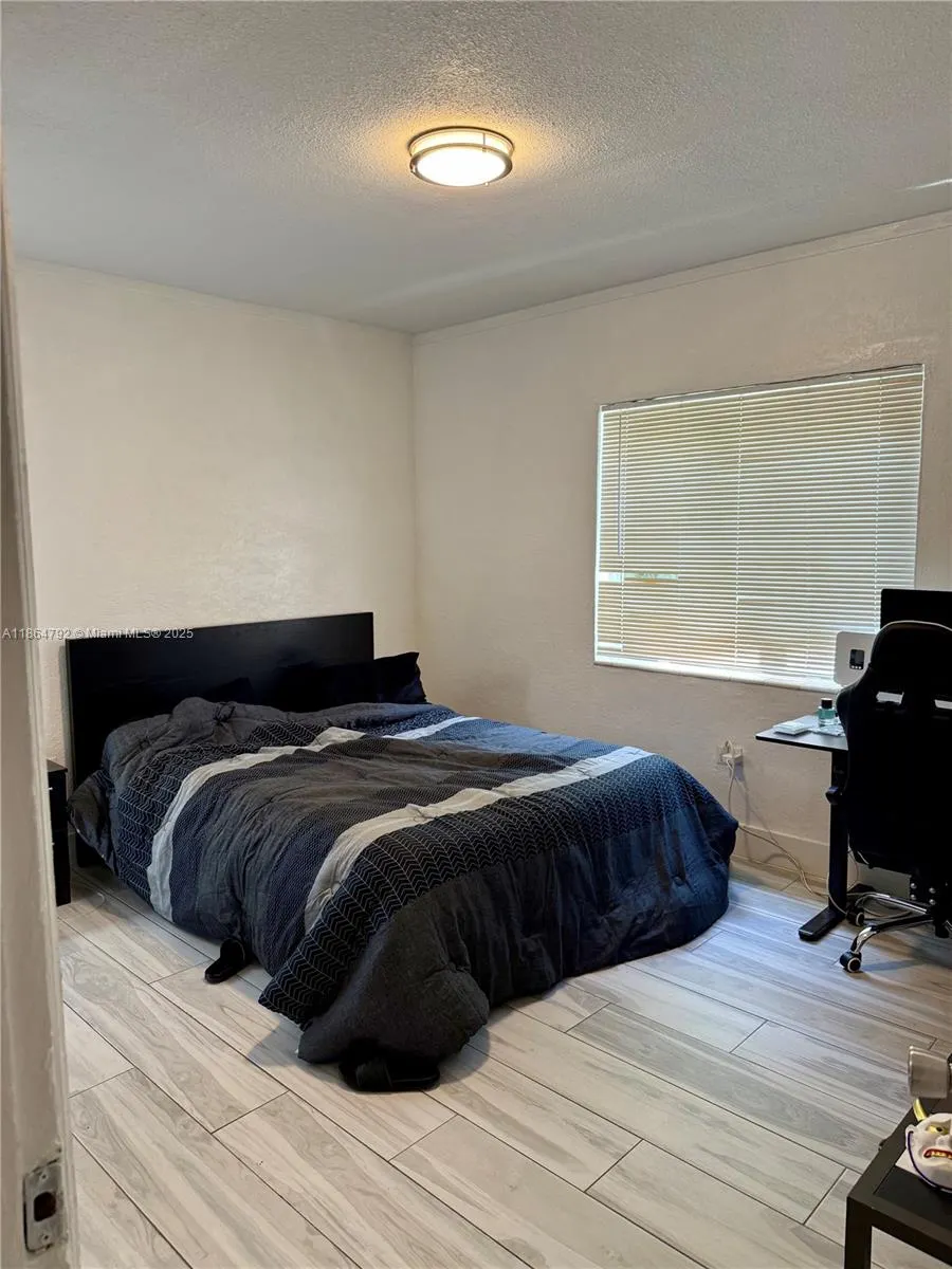 1085 NW 48th St
