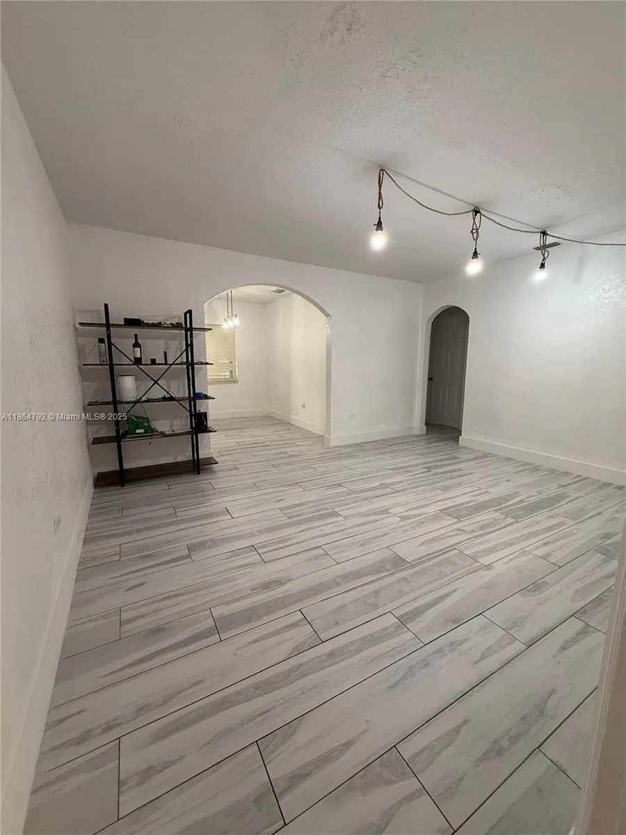 1085 NW 48th St