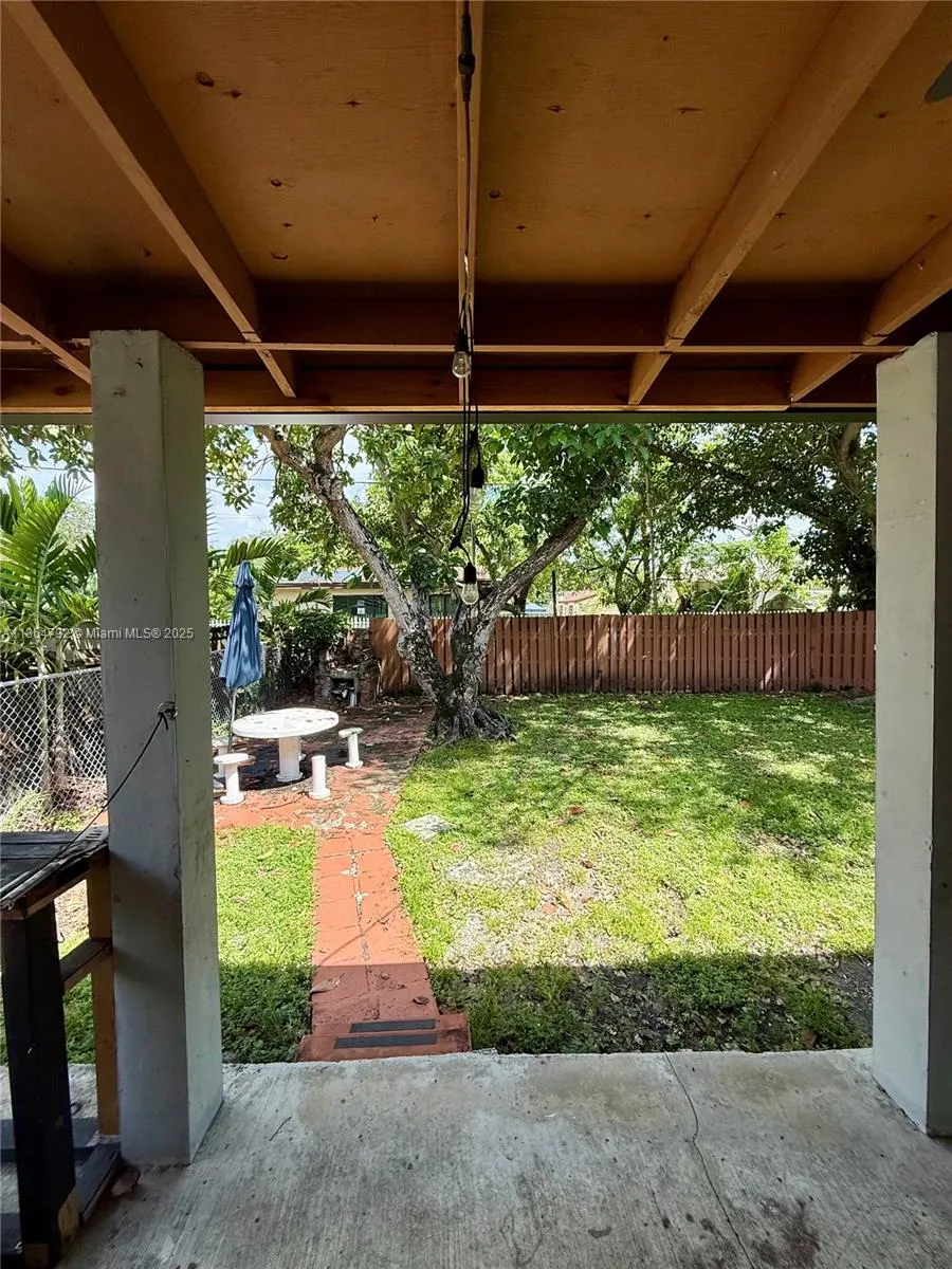 1085 NW 48th St