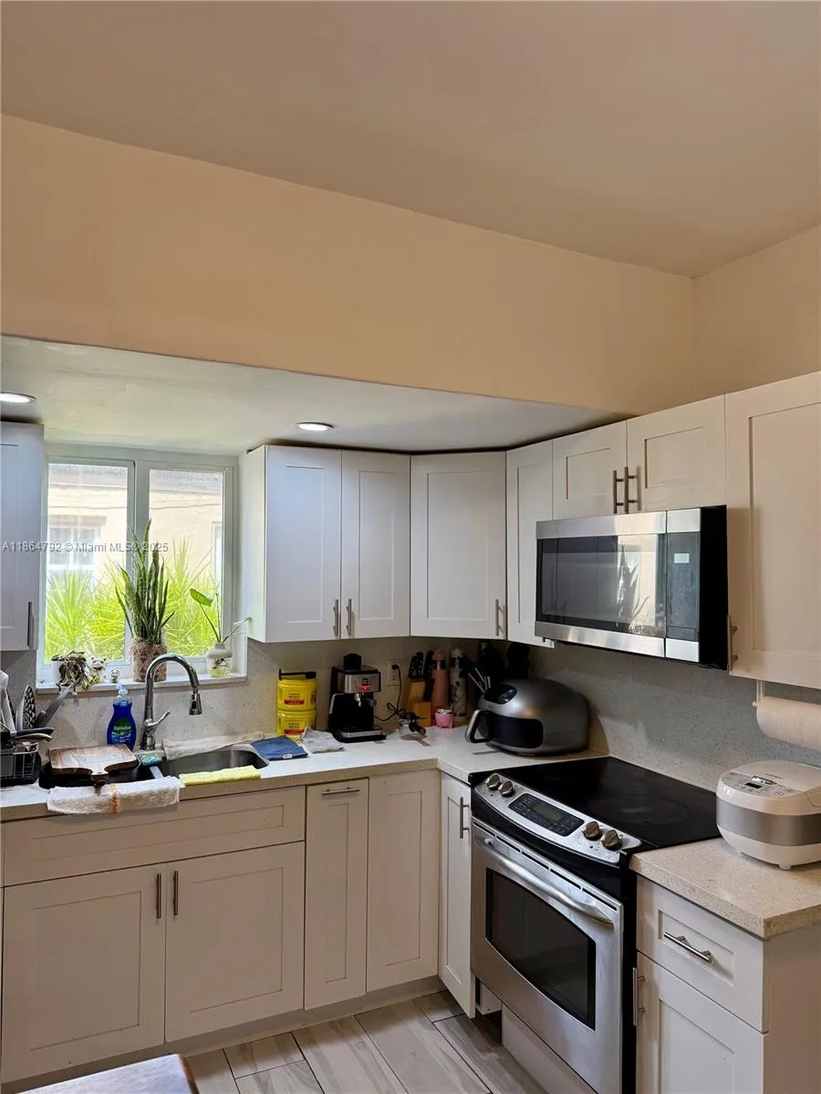 1085 NW 48th St