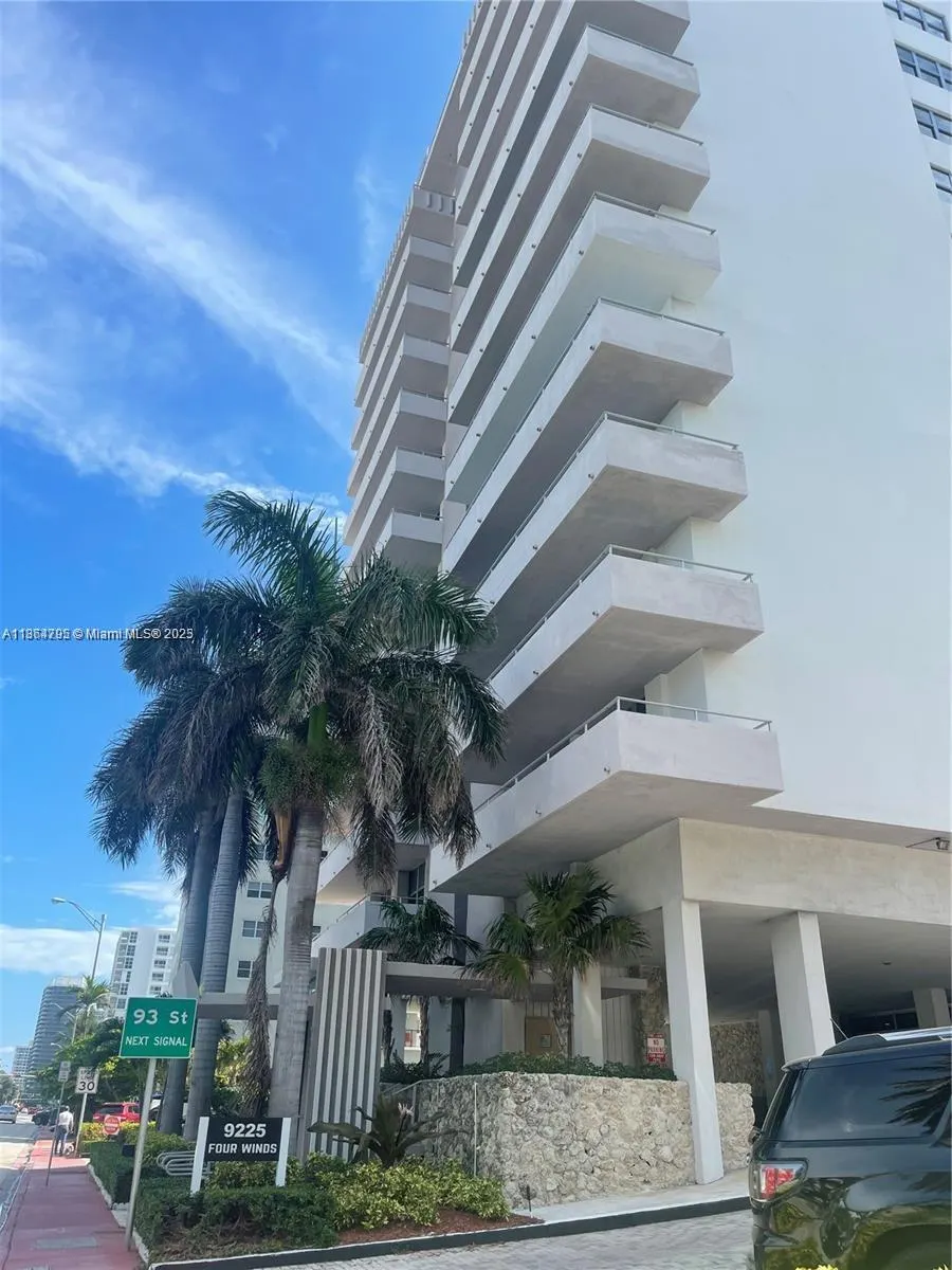 9225 Collins Ave, #307