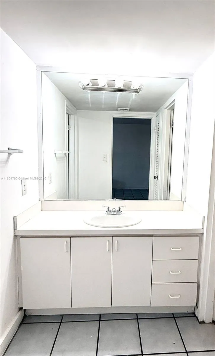 9225 Collins Ave, #307