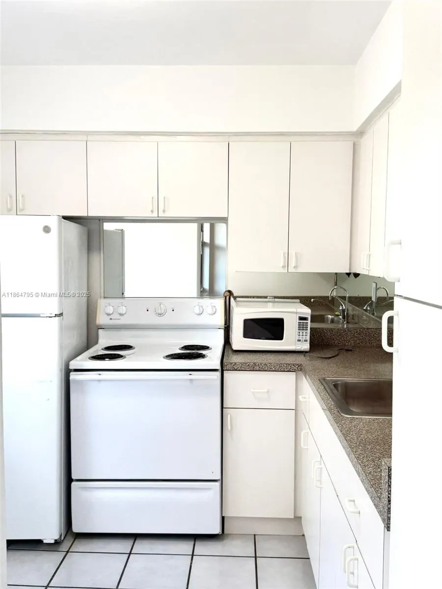 9225 Collins Ave, #307