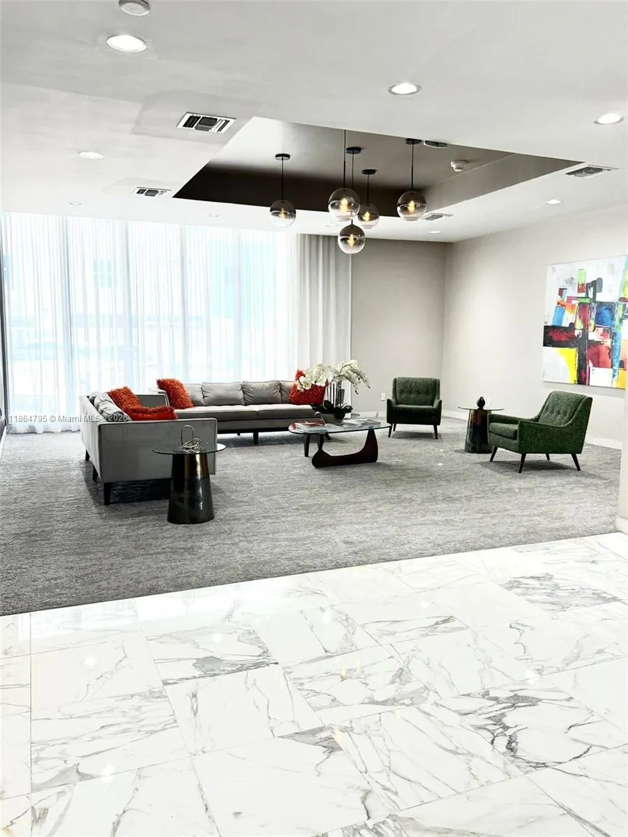 9225 Collins Ave, #307
