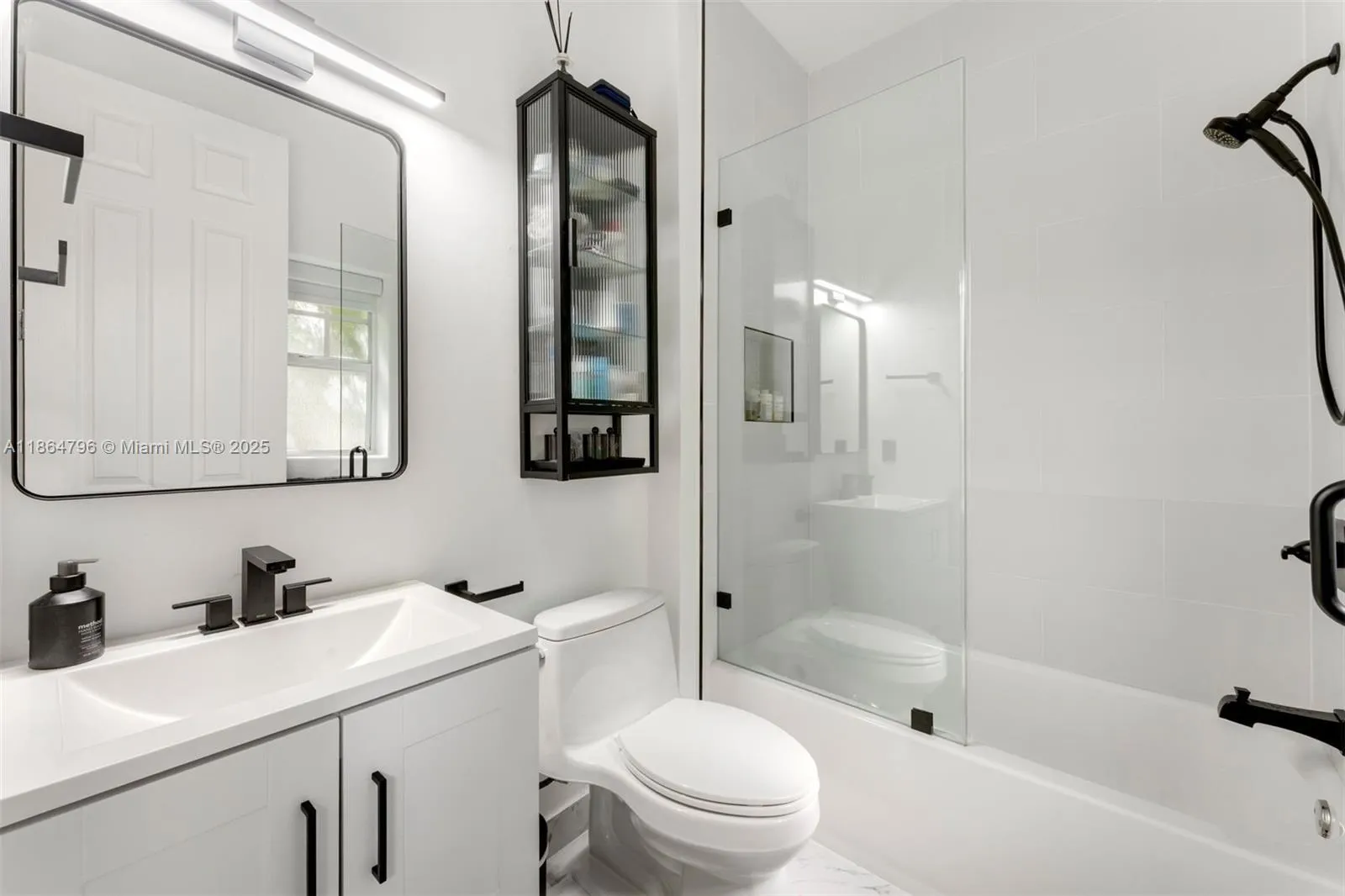 1045 Michigan Ave, #B