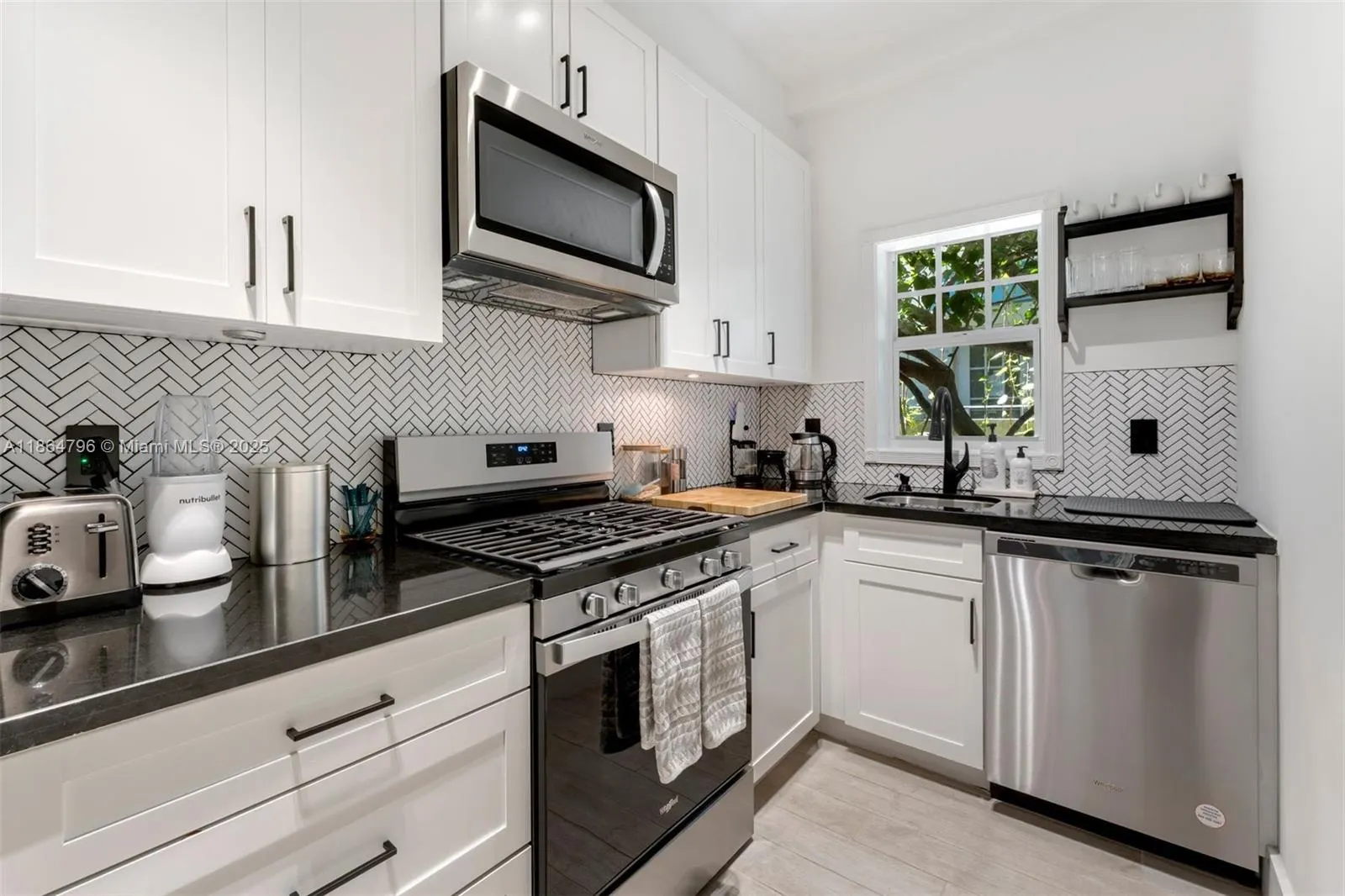 1045 Michigan Ave, #B