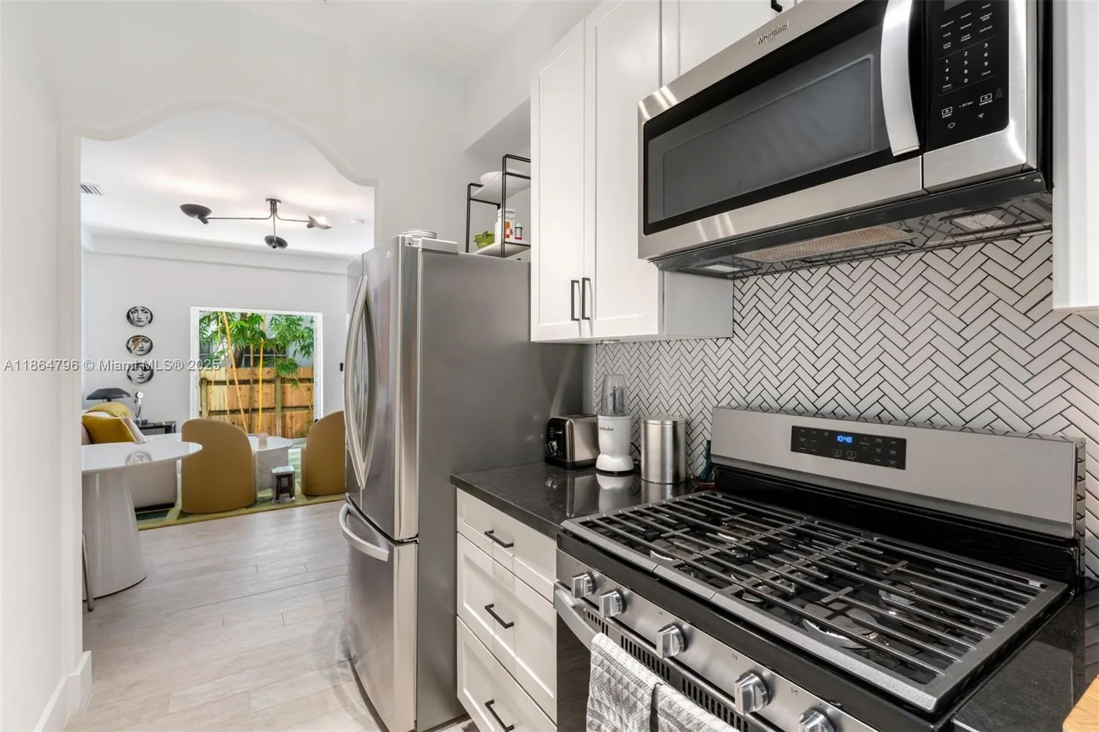 1045 Michigan Ave, #B