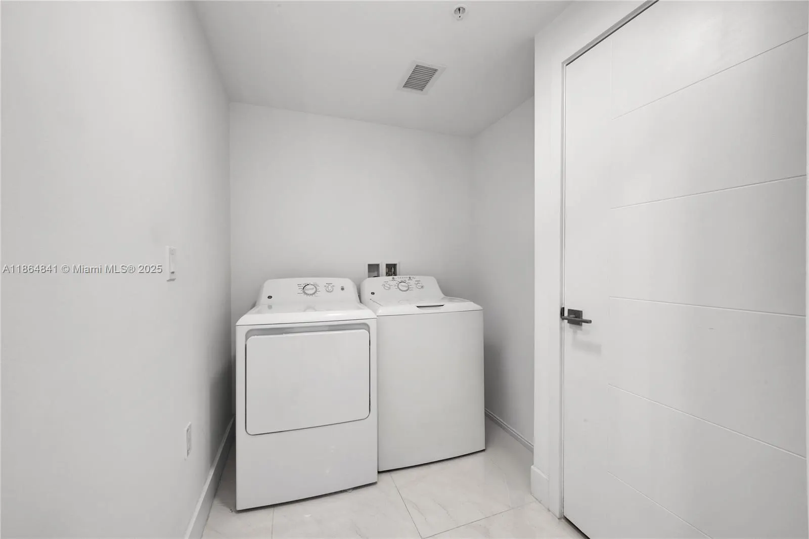 301 Altara Ave, #511