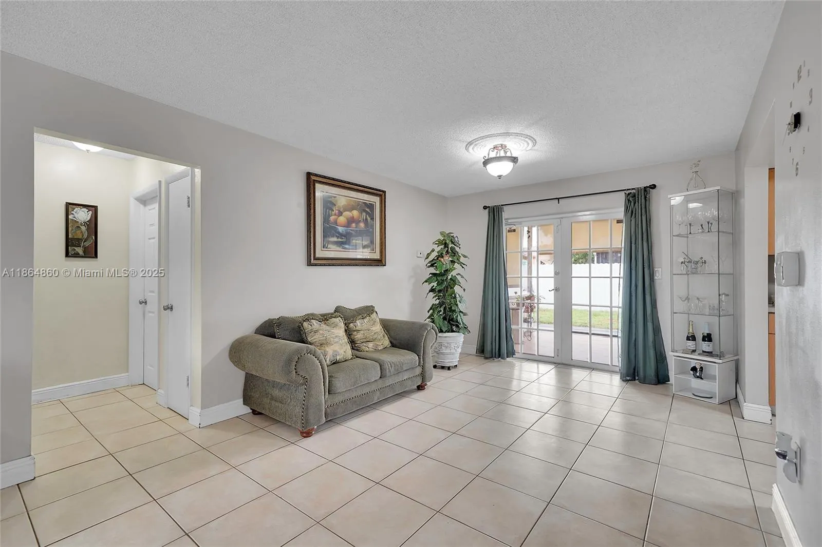 940 N 73rd Way