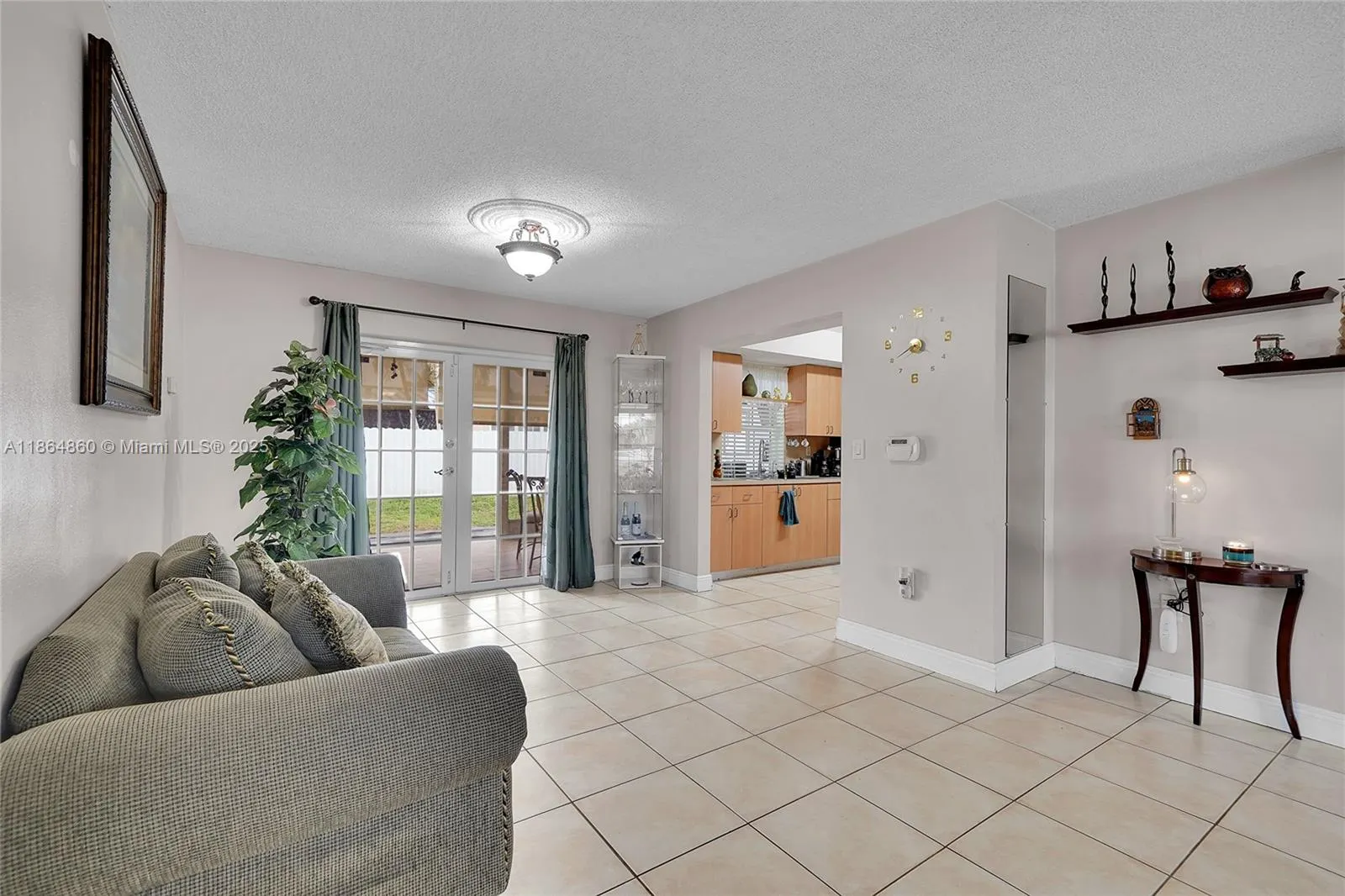 940 N 73rd Way