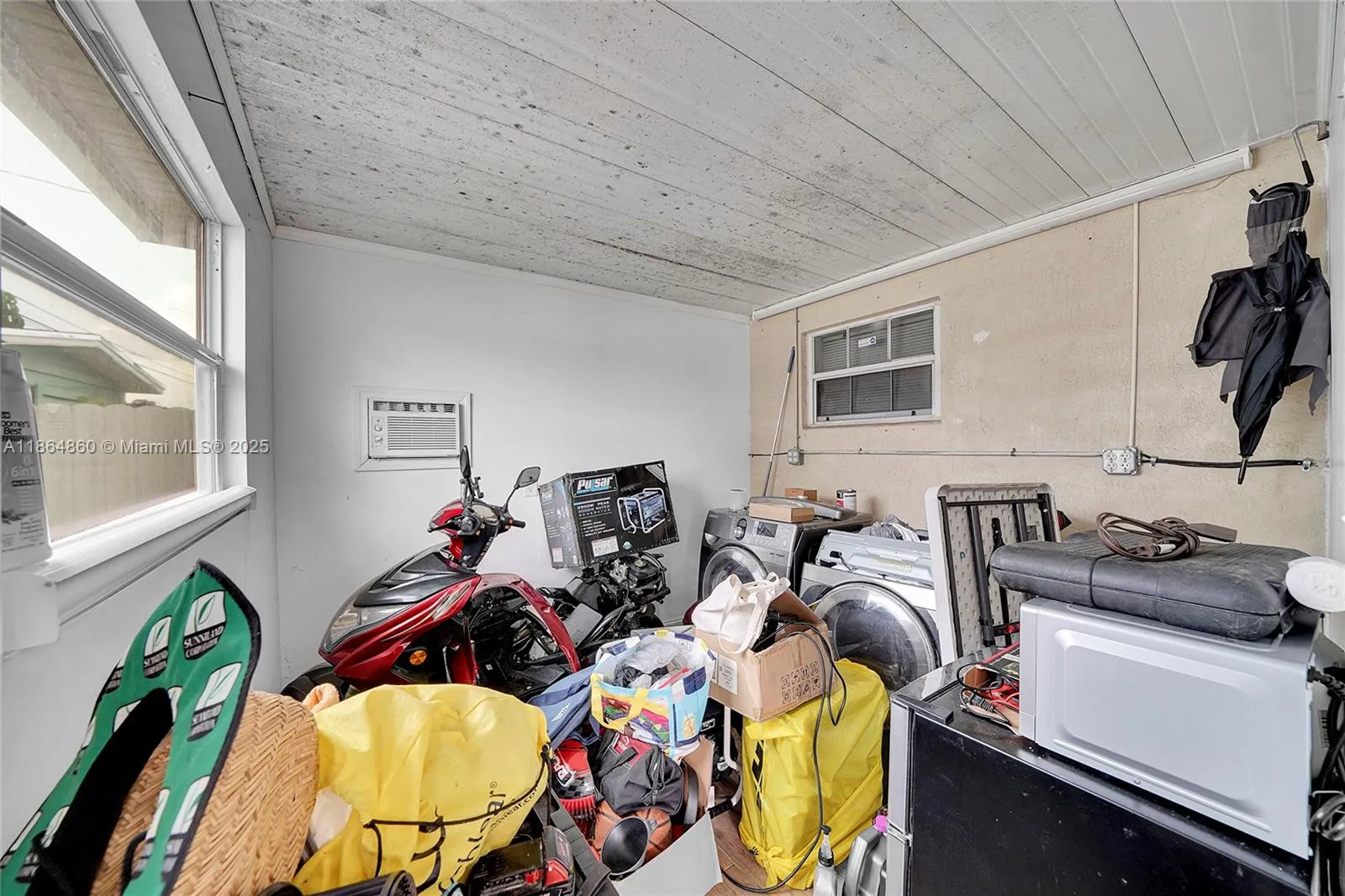 940 N 73rd Way