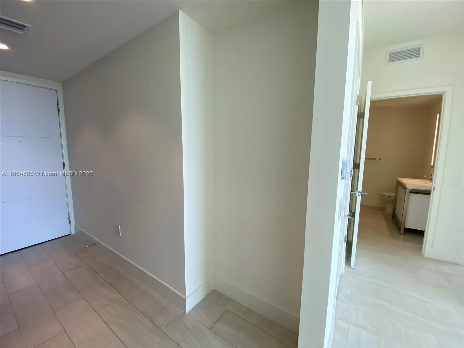 2000 Metropica Way, #408