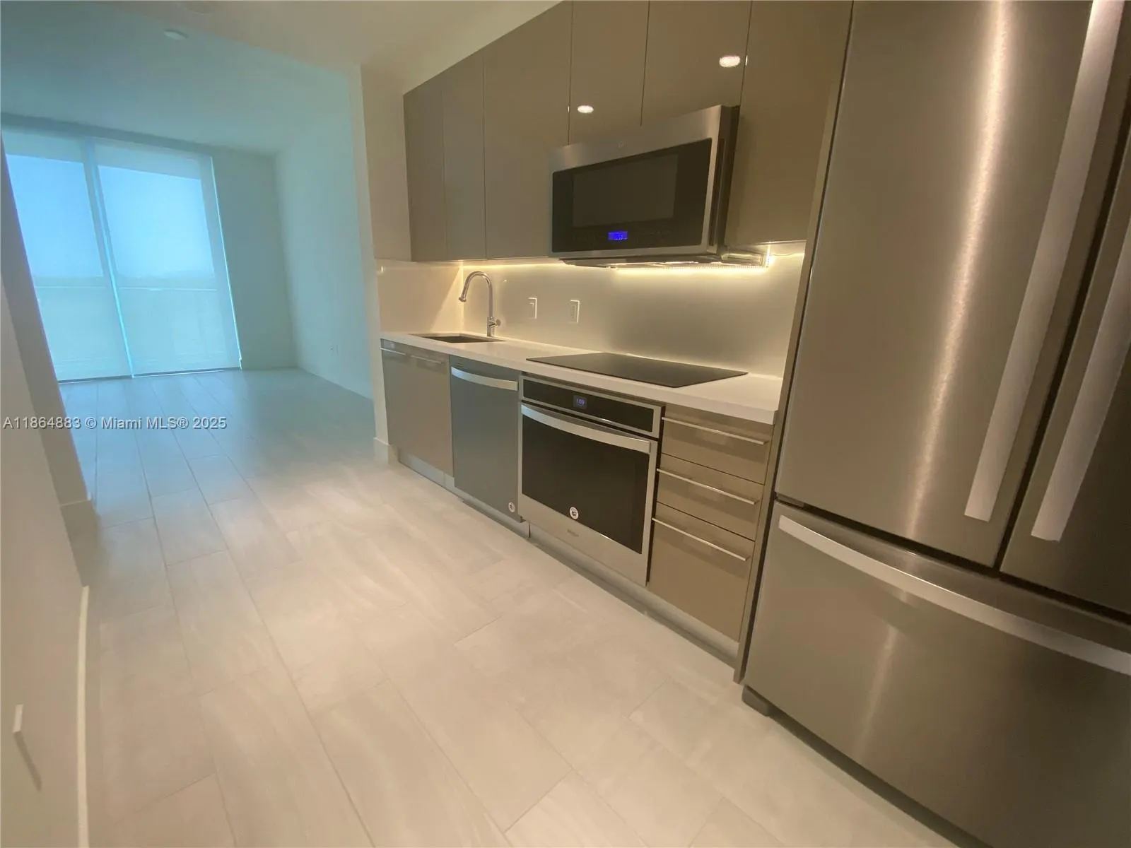 2000 Metropica Way, #408