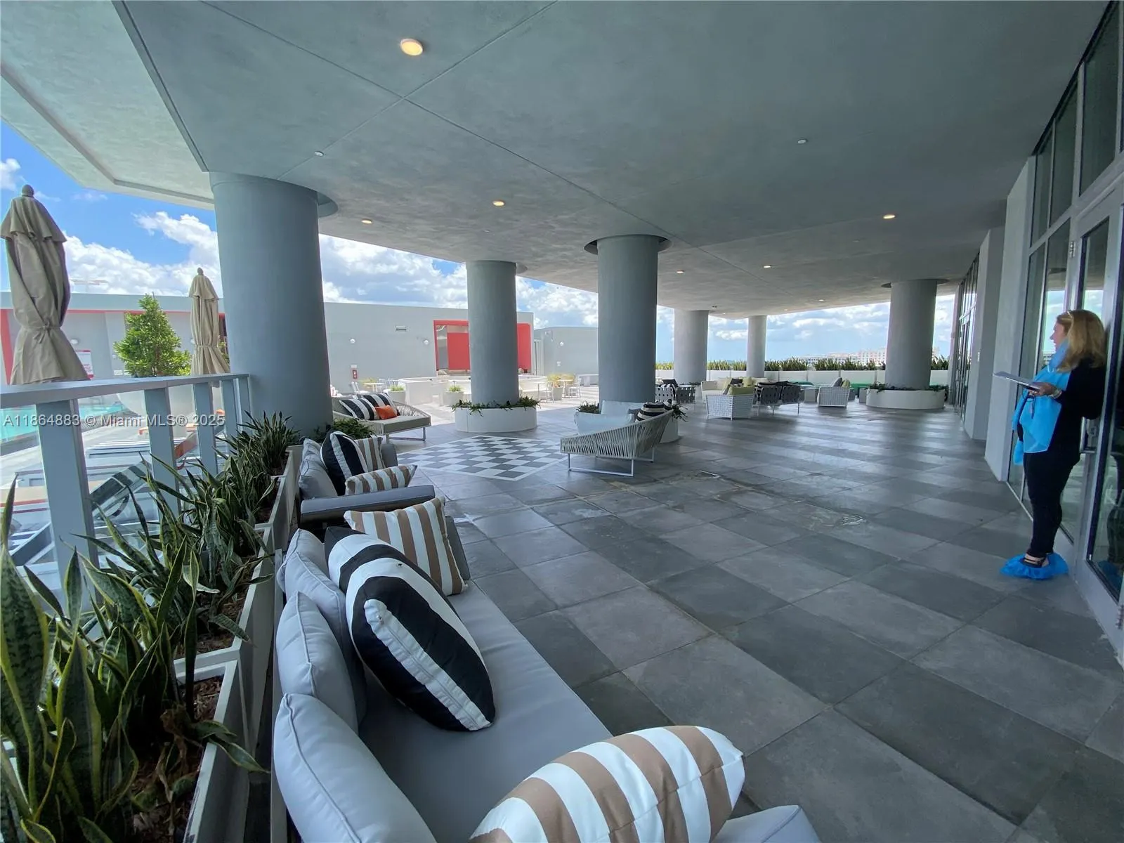2000 Metropica Way, #408