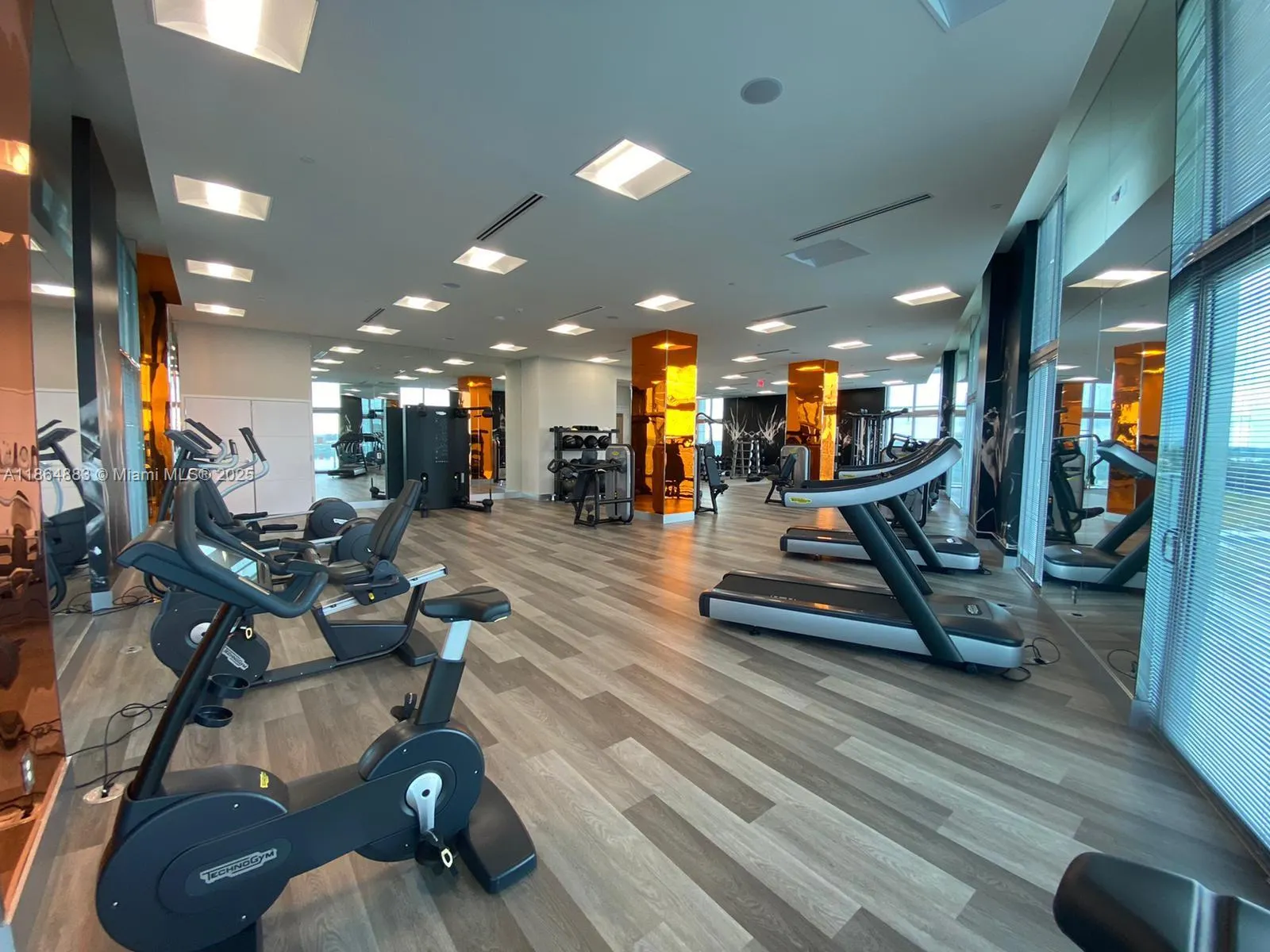 2000 Metropica Way, #408