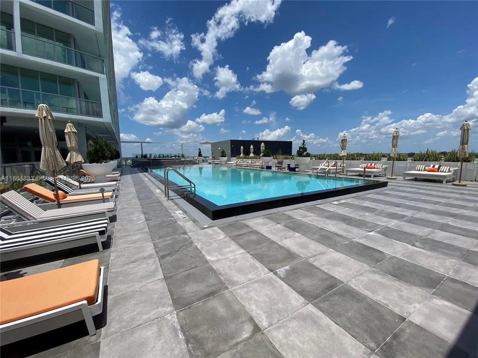 2000 Metropica Way, #408