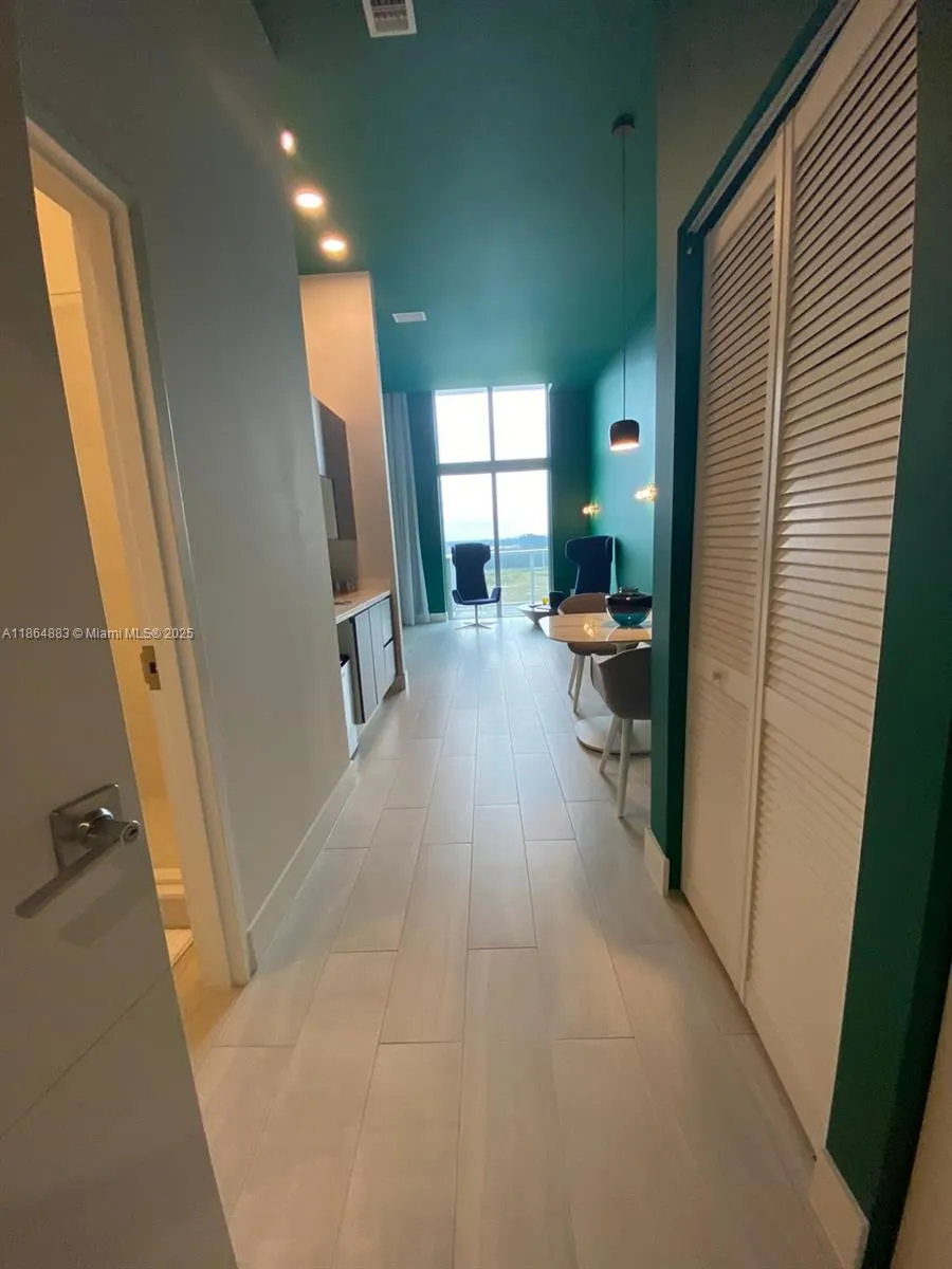 2000 Metropica Way, #408