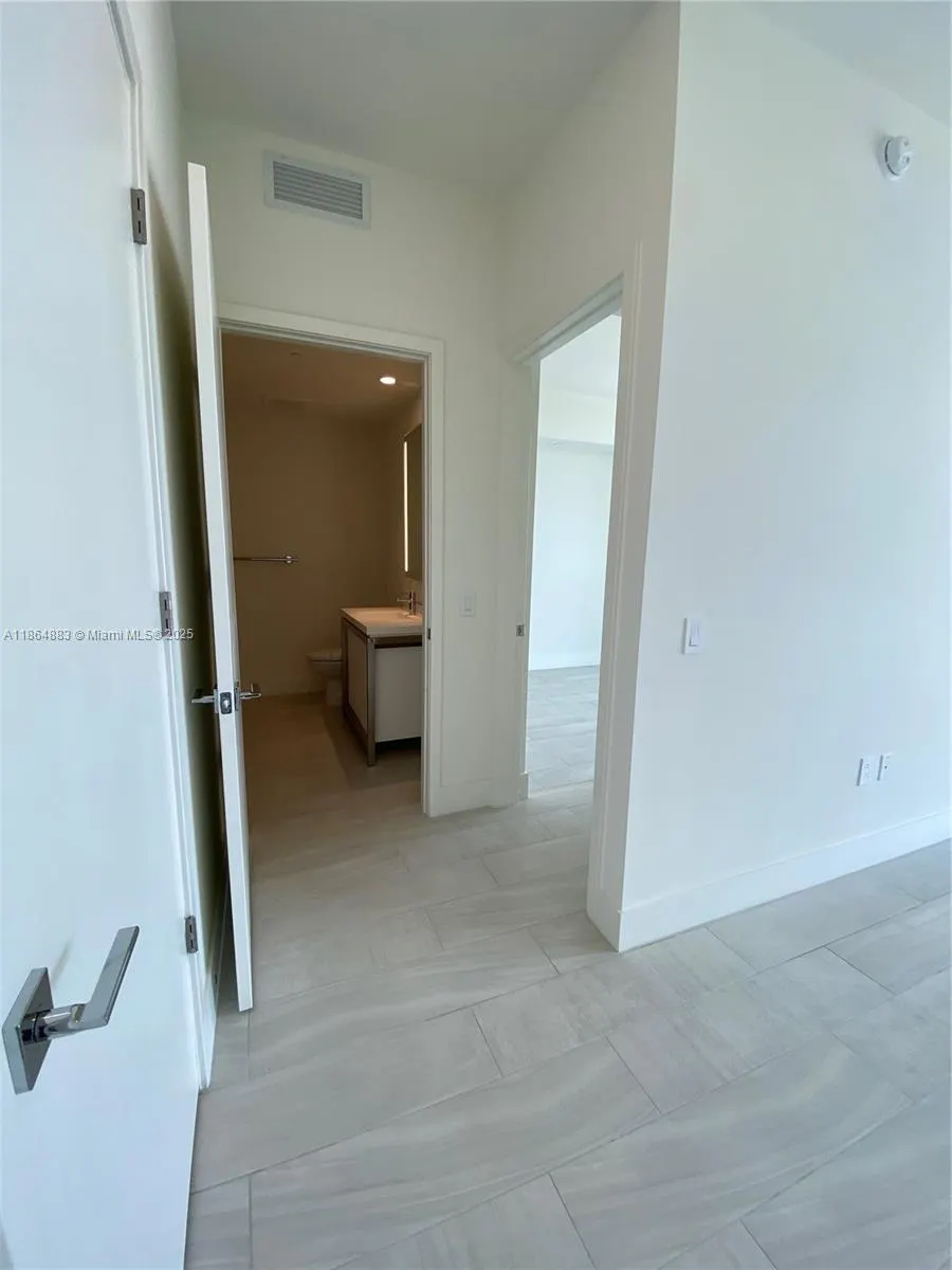 2000 Metropica Way, #408