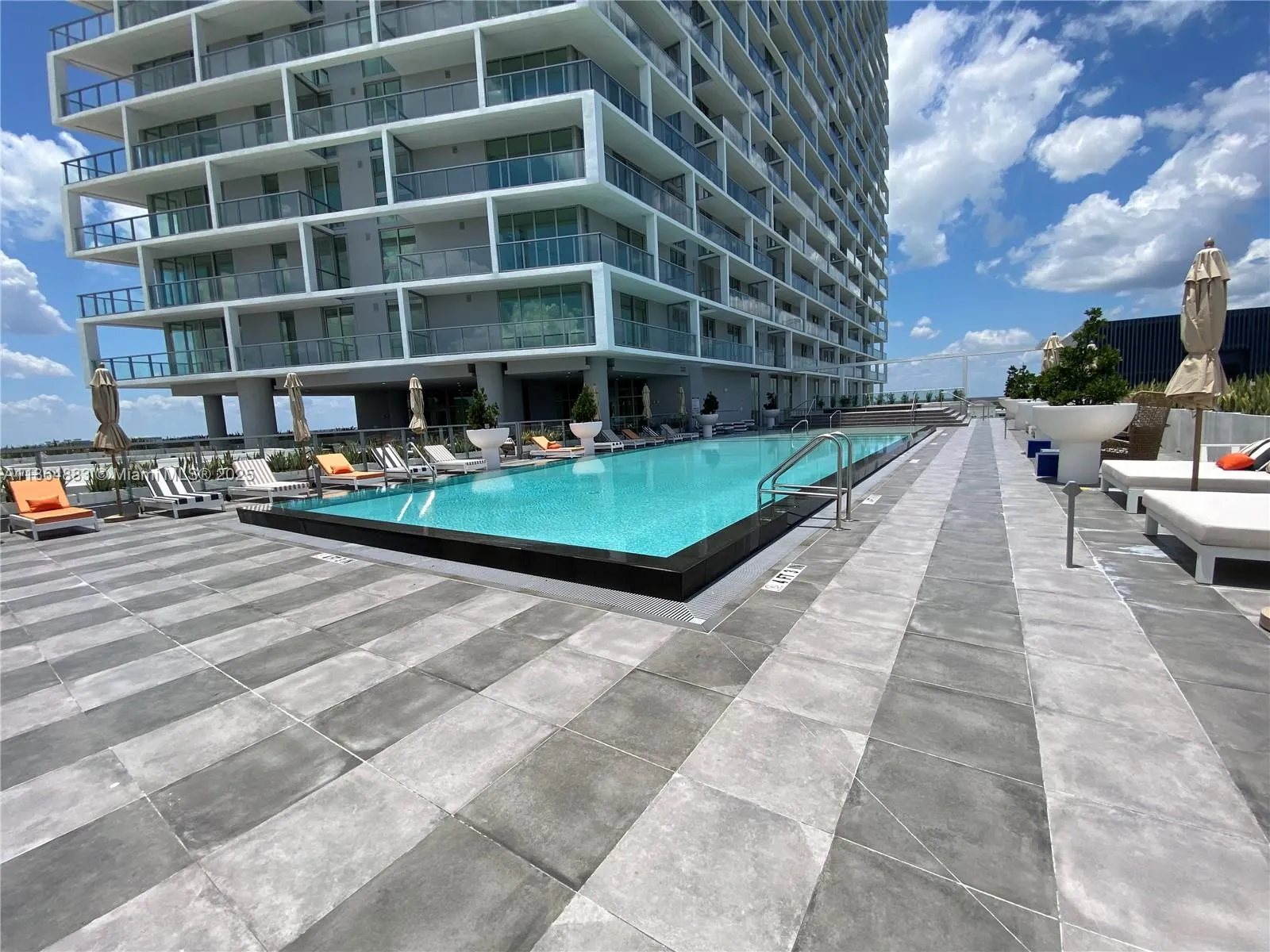 2000 Metropica Way, #408