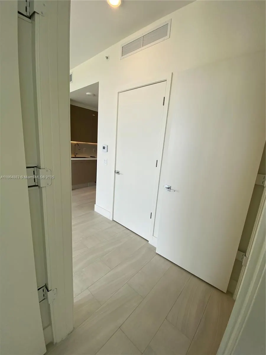 2000 Metropica Way, #408