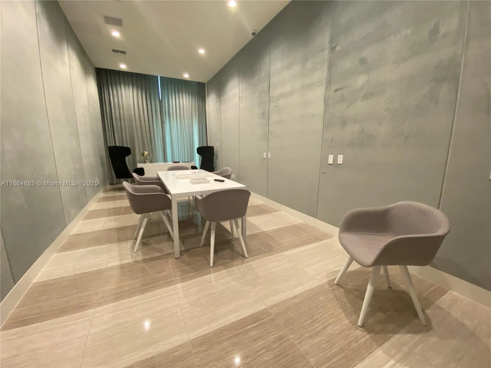 2000 Metropica Way, #408